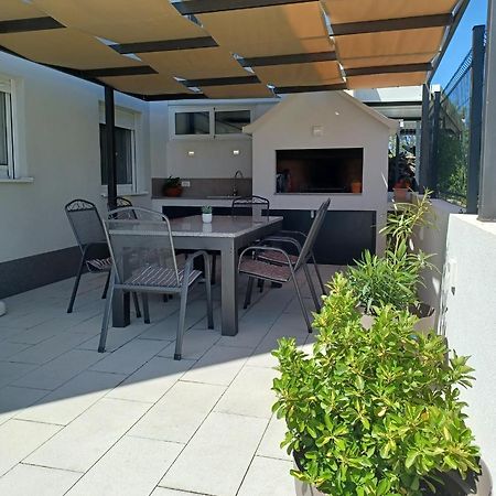Apartment Adria Relax With Private Heated Pool Trogir Exterior foto