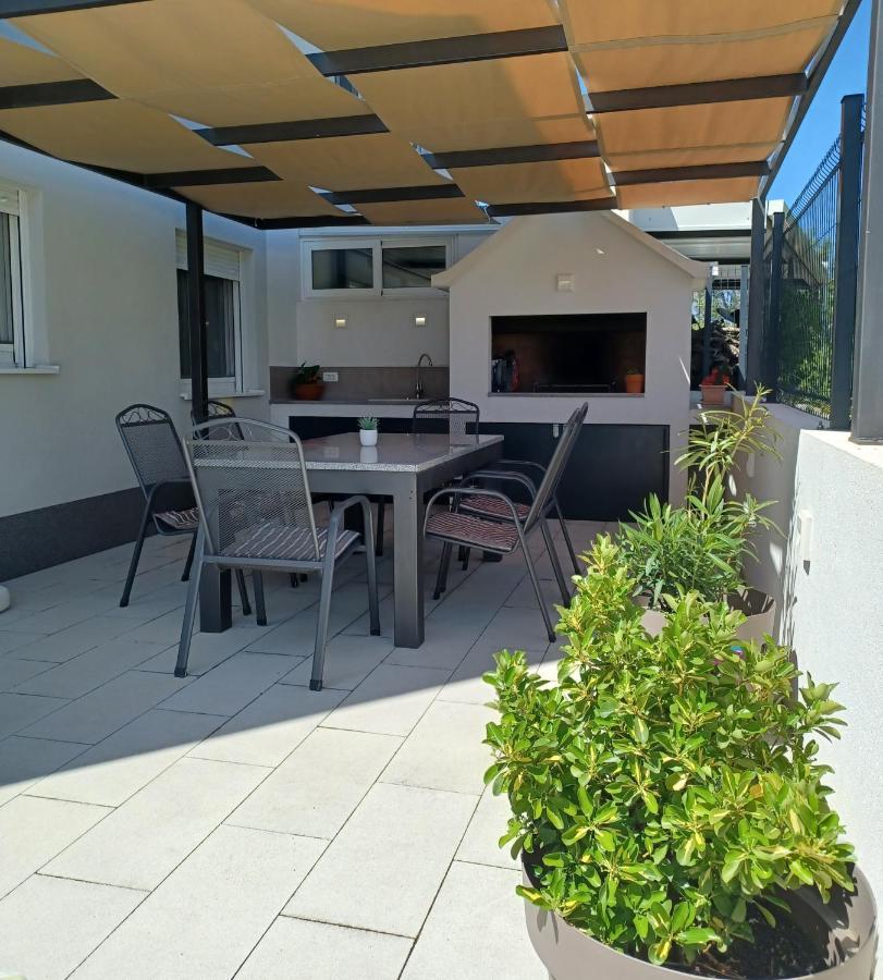 Apartment Adria Relax With Private Heated Pool Trogir Exterior foto